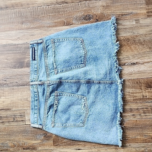 Umgee Distressed Denim Skirt Sz Large - Picture 6 of 6